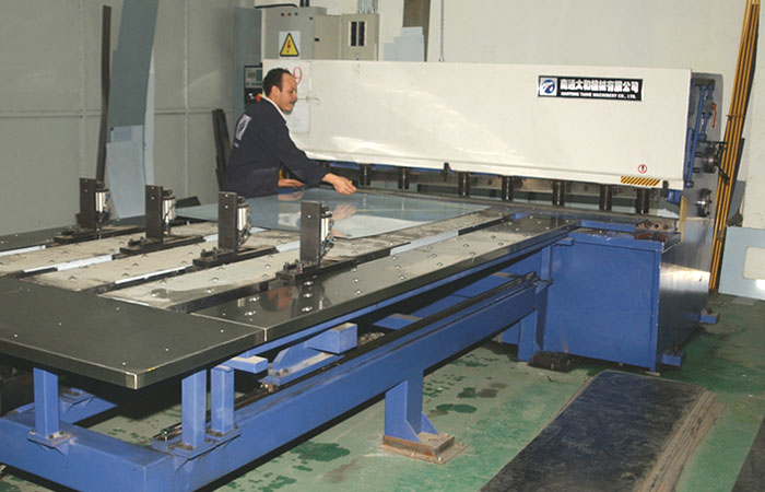 AUTOMATIC CUTTING MACHINE