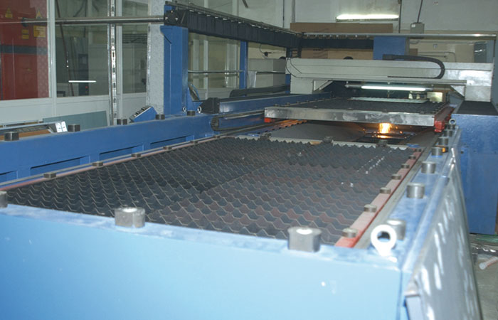 LASER CUTTING MACHINE